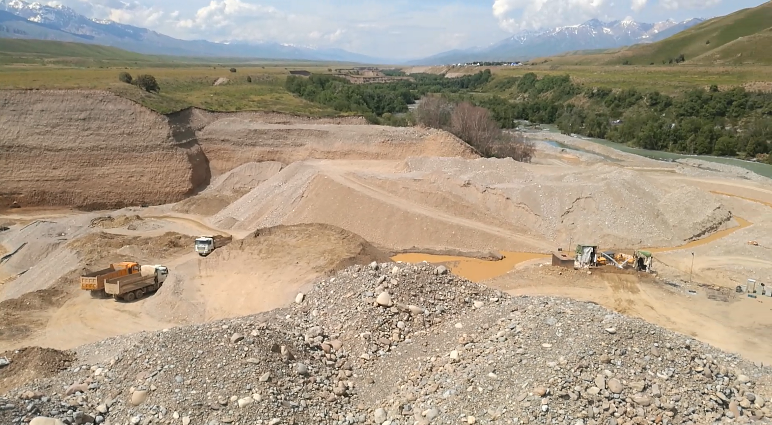 沙金礦區(qū)地下水